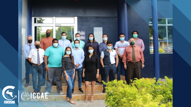 Crema, Melocotón y Rojo Orgánico Cálido Marketing Portfolio y Curriculum Sitio Web